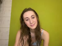 Hey jij... nieuwsgierig naar meer? Een 28-jarige geile moeder en alles behalve de standaard MILF. Klein en slank, maar 100% naturel... en ik hou ervan om bekeken te worden. Mijn spel is simpel: jou plagen tot je het niet meer houdt... laat mij je dag wat heter maken. In privéchat ga ik topless, wil je mij helemaal naakt zien en samen met mij spelen? Dan moet je naar VIP gaan.