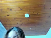 Me encanta que me follen fuerte en la garganta, a lo mejor tengo un clítoris en la garganta. Me excita ver a un hombre masturbándose para correrse al otro lado de la cámara... Ser tu zorra con semen es lo que me pondrá cachondo