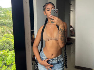 nude camgirl picture CarolineCartson