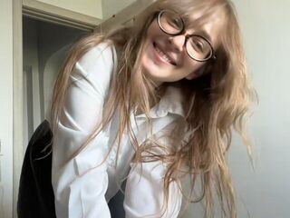 cam girl playing with dildo EmiliaWeber
