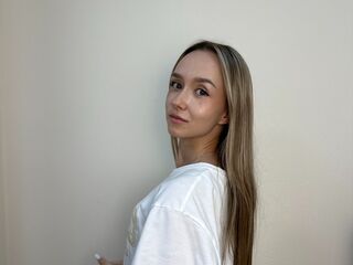 beautiful camgirl AislyBride