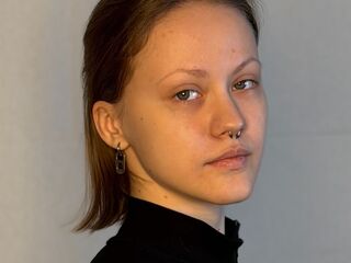 girl webcam show AlainaCaveness