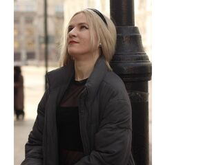 bedroom cam CarinGoodwin