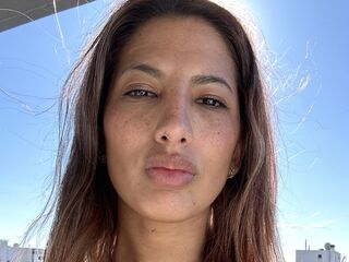 nude webcamgirl pic CarisimaVictoria