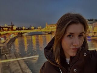 free nude cam CaylinGarczynski