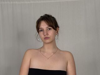 girl showing tits CecilHolcombe