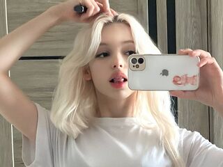 cam girl playing with vibrator CourtneyAdamo