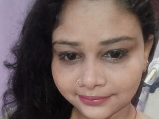 nude webcamgirl pic CurvySoniya