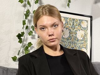 masturbating webcam girl DonellaAndra