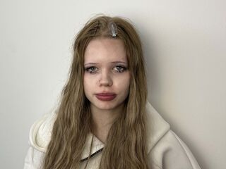 camslut spreading pussy DorindaHeyden