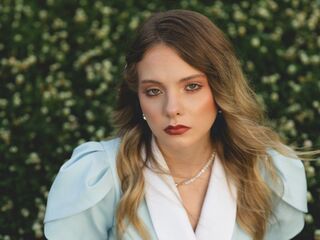 camgirl playing with vibrator DrusillaPettet