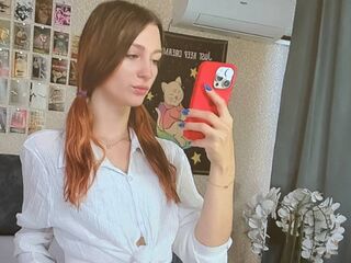 camgirl fingering shaved pussy EddaEngin