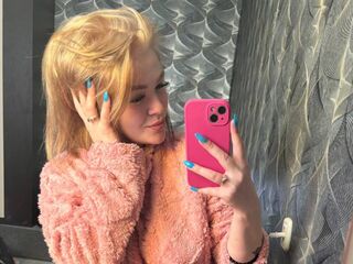 campicture ElizabethCamaro