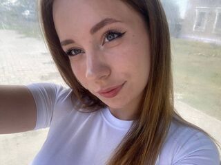 naughty camgirl masturbating with vibrator ElowenStar