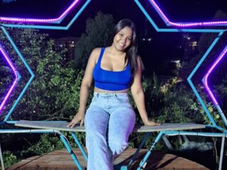 camgirl showing tits EmiVoss