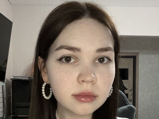 free live chatroom EmiliRoyzi