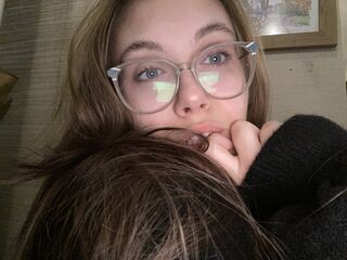 naked webcamgirl video EmilyLoven