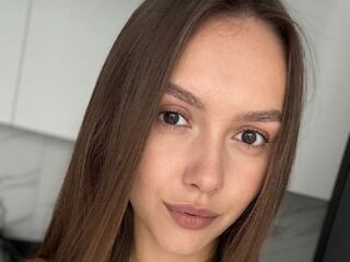 topless cam girl GeralynSchuck