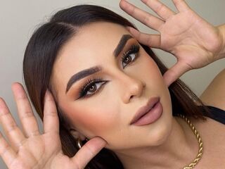 camgirl fingering shaved pussy IvannaFerrini