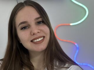 cam girl showing pussy KeiraAsti