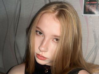 camgirl playing with vibrator KierstenBarager