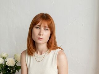 cam girl masturbating with sextoy KiraSunley