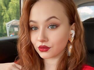 cam girl playing with dildo LatiaEld