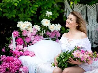 girl fingering bald pussy LeaNicole