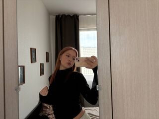 naked girl with webcam masturbating with dildo LennieLukasik
