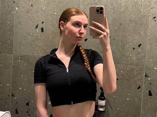 hardcore cam LessieNunz