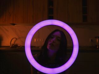 naked camgirl LessyLuiz