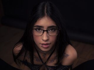 camslut showing tits LiliCollyns