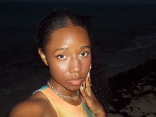 camslut fingering shaved pussy LilithAnnabell