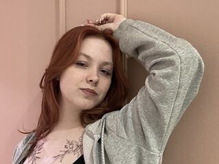 camwhore fingering shaved pussy LindaBenne