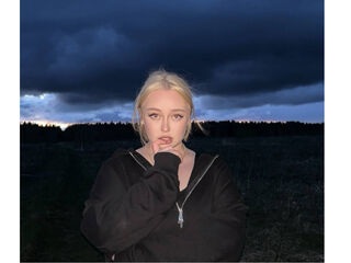 topless girl LitaBloom