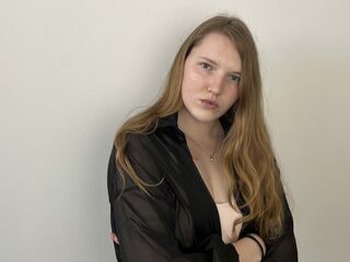 cam strip tease MadalineMosman