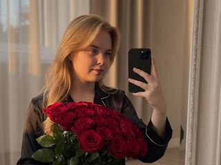 fingering girl chatroom MelissaMyla