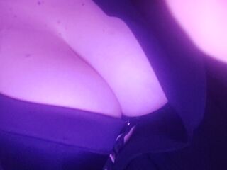 hot cam girl fingering shaved pussy MiaSean