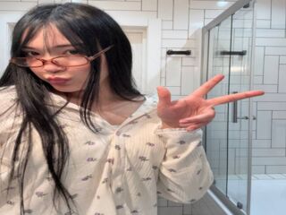 camgirl fingering wet pussy MilaEva