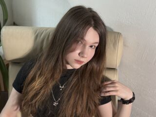 naughty camgirl masturbating with vibrator PeggyCarters