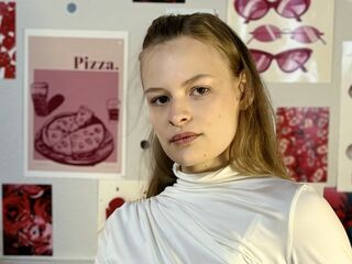 naked cam chat RaeannCeronsky