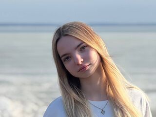 naughty camgirl fingering pussy RaguelMetenosky