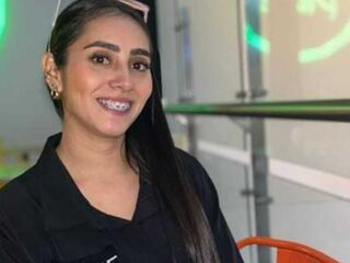 hot cam girl fingering shaved pussy ScarletSommers