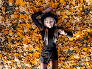 camgirl fingering pussy SerayaRose