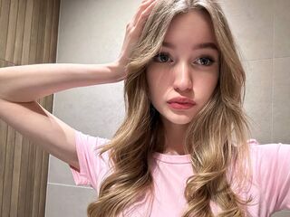 camgirl fingering shaved pussy StephanieMeeter