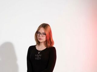 camgirl fingering pussy SuzanGoldstein