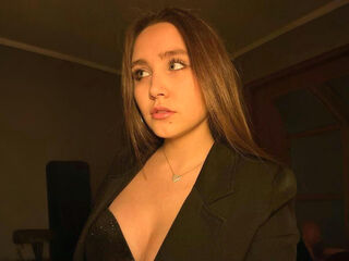 camslut fingering shaved pussy UdeleBroadhurst